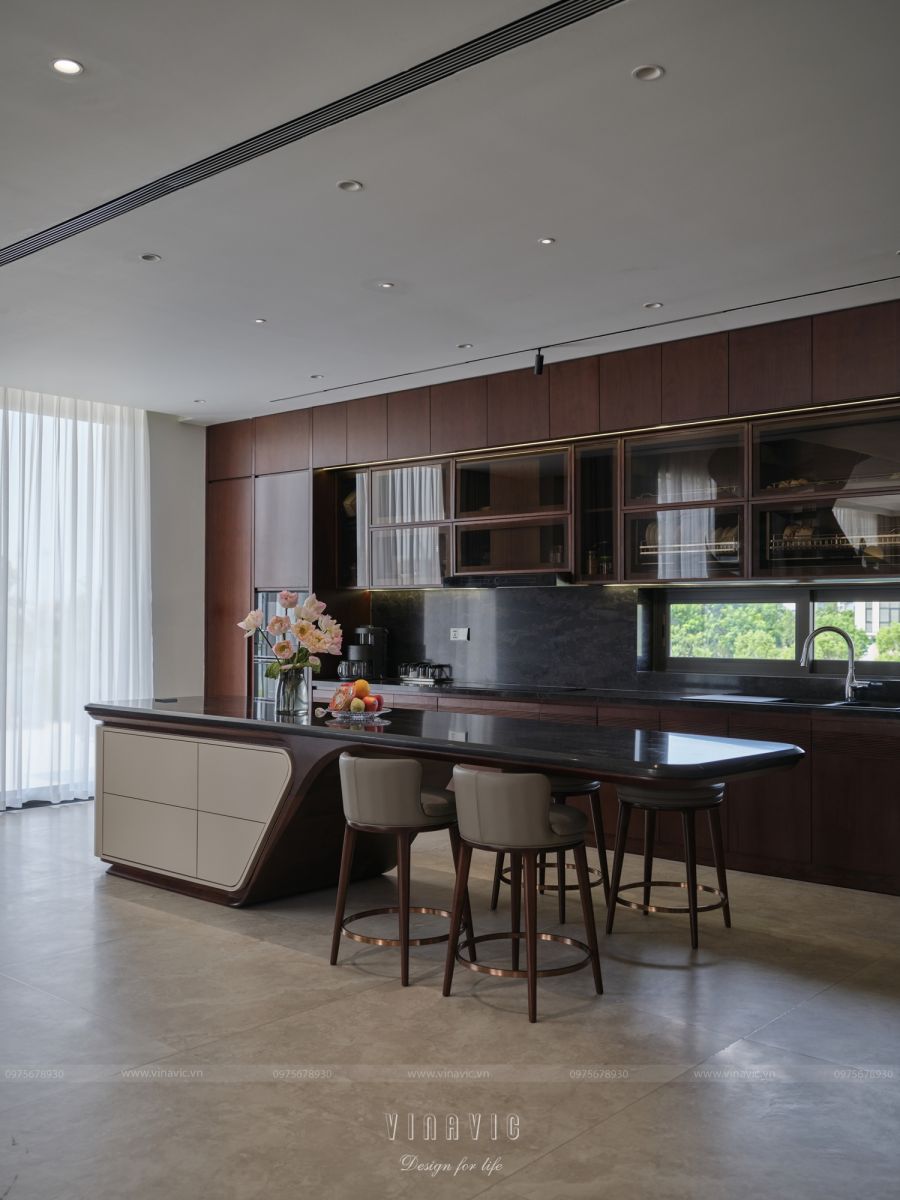 Khu vực bếp và phòng ăn được bố trí liên thông, mang đến sự thuận tiện trong sinh hoạt hằng ngày