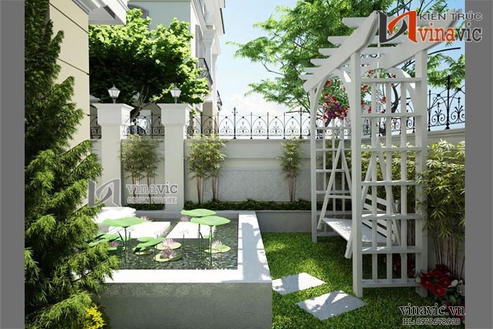 Một góc sân vườn nhà biệt thự 3 tầng cổ điển với xích đu và ao lục bình