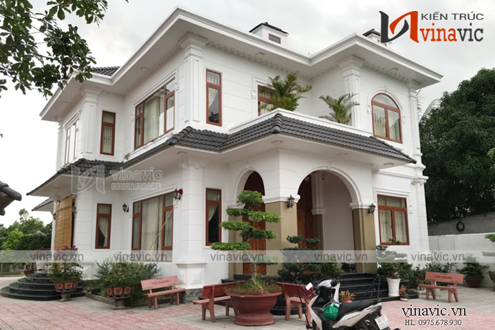 hoan-thien-mau-biet-thu-2-tang-tan-co-dien-dep-TCBT1826 (2)