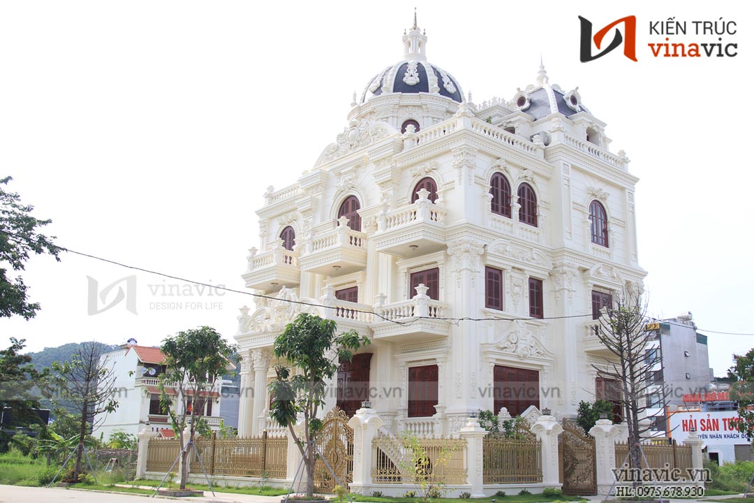 Hình ảnh thực tế mặt bên nhiều ban công biệt thự tân cổ điển 3 tầng kiểu Pháp 