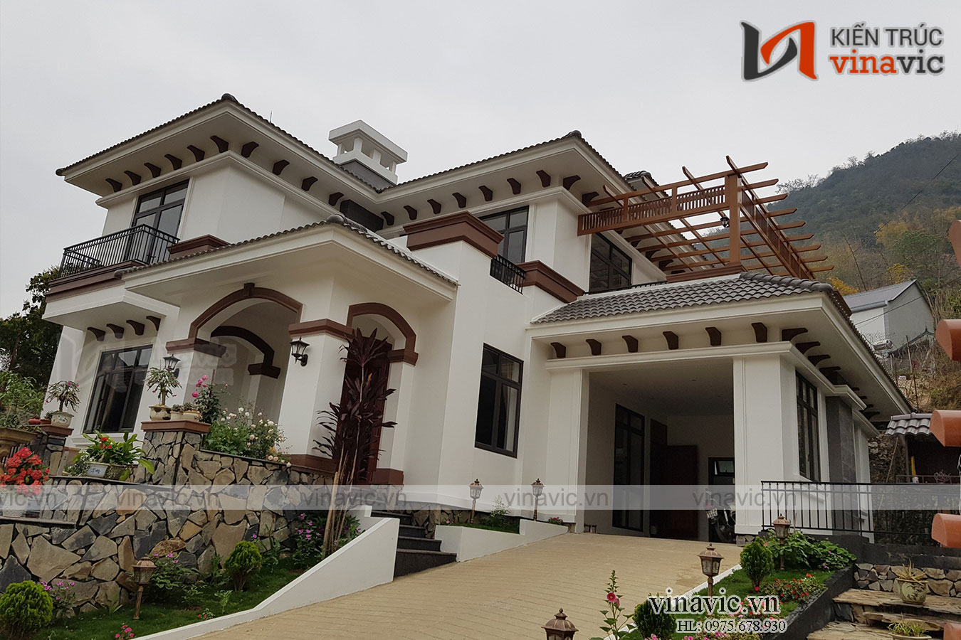 Thi công trọn gói chìa khóa trao tay biệt thự 2 tầng ở Bản Cọ- Sơn La HT2001